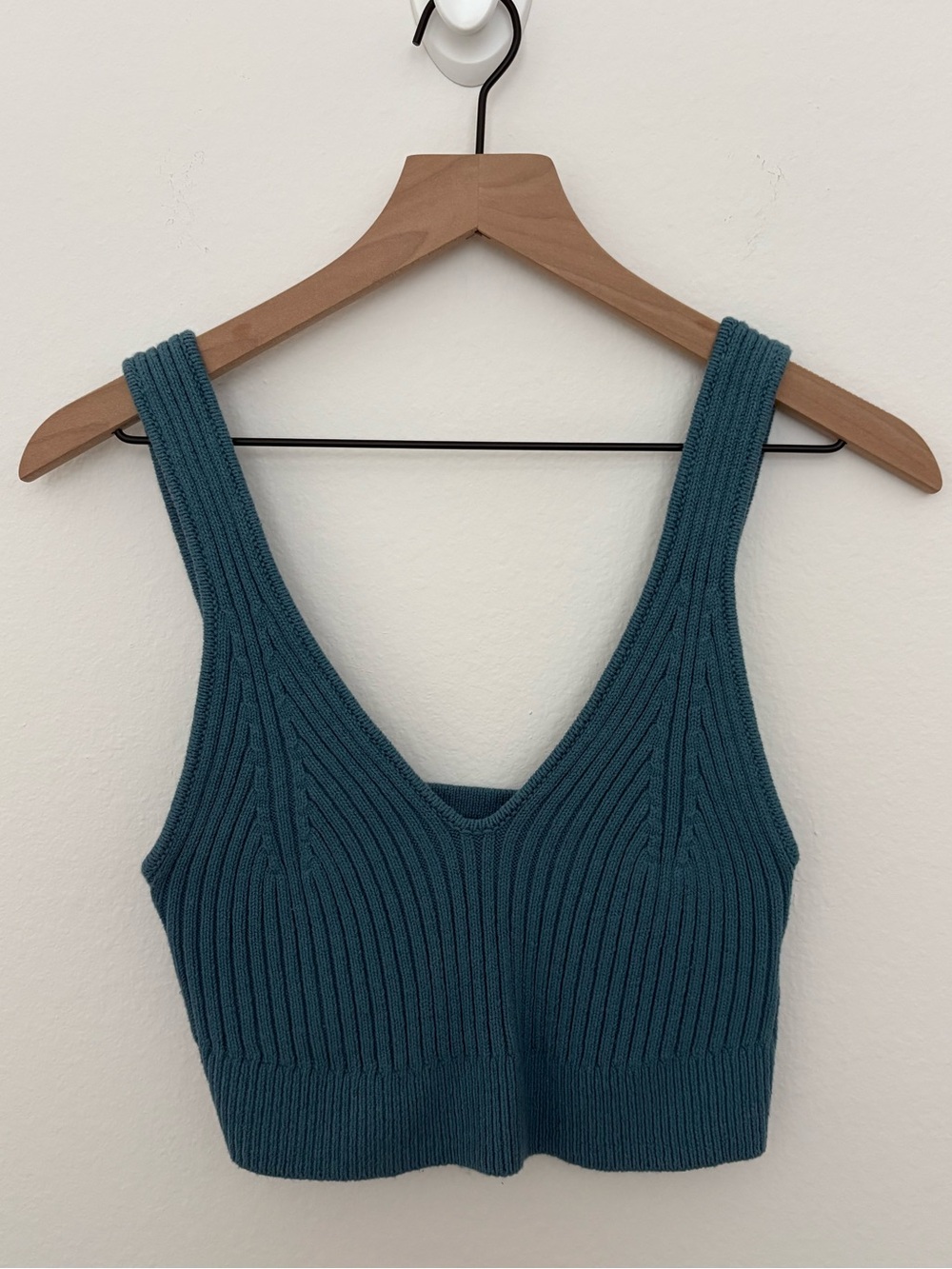 URBAN OUTFITTERS UO Ribbed V-Neck Knit Crop Tank Top Blue
